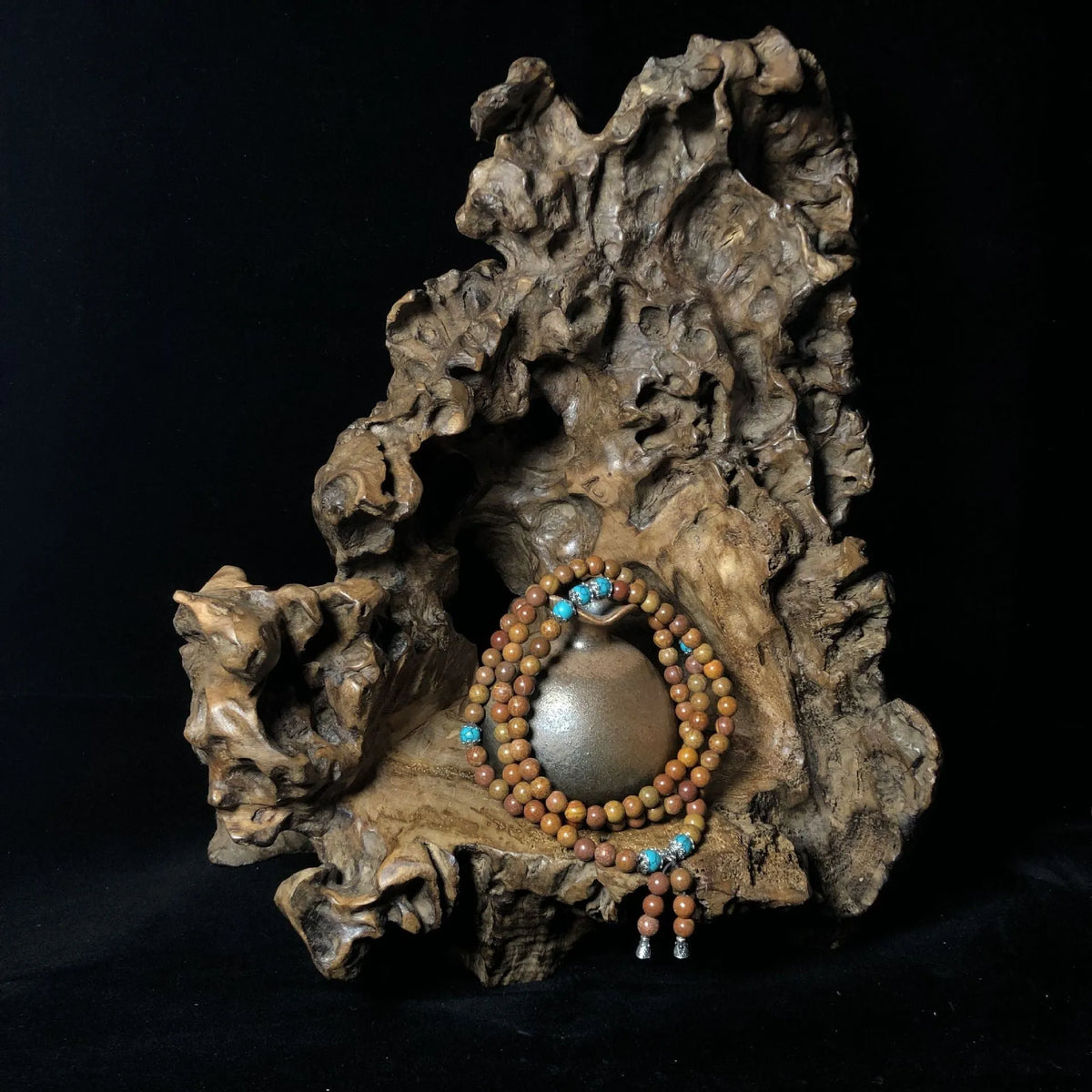 108-bead Lvzhu stone bracelet with geometric shaping and 5-6mm diameter beads on wrist