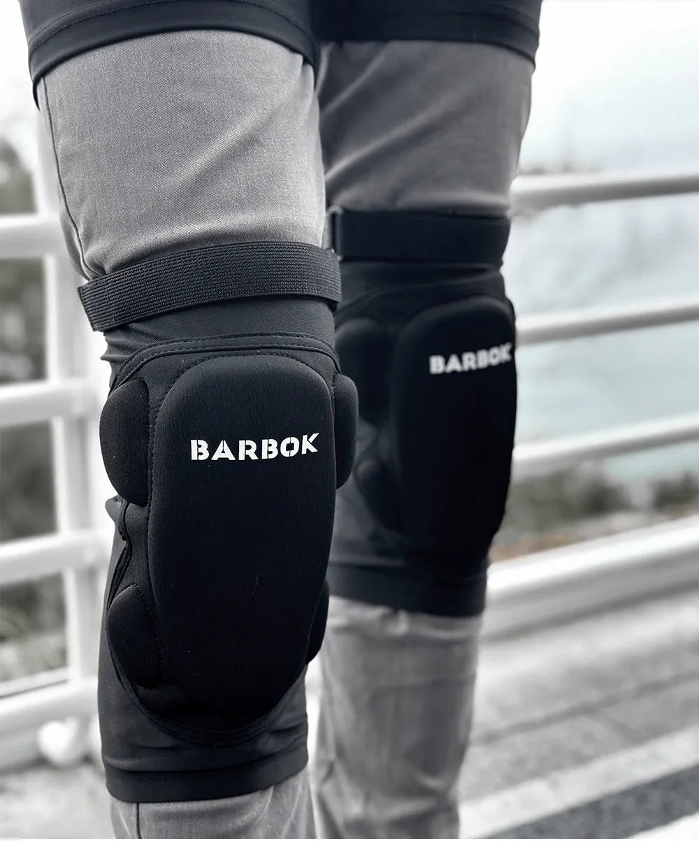 Black protective hip pad made of spandex with NBR foam padding for roller skating and skateboarding.