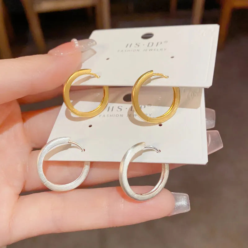 Women's geometric circle ear clip with round element in gold or silver finish, real gold plated copper minimalist jewellery