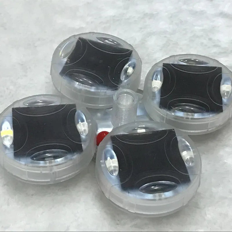 Solar-powered multicolour LED hub decorative light for vehicle wheels with fifteen flash modes
