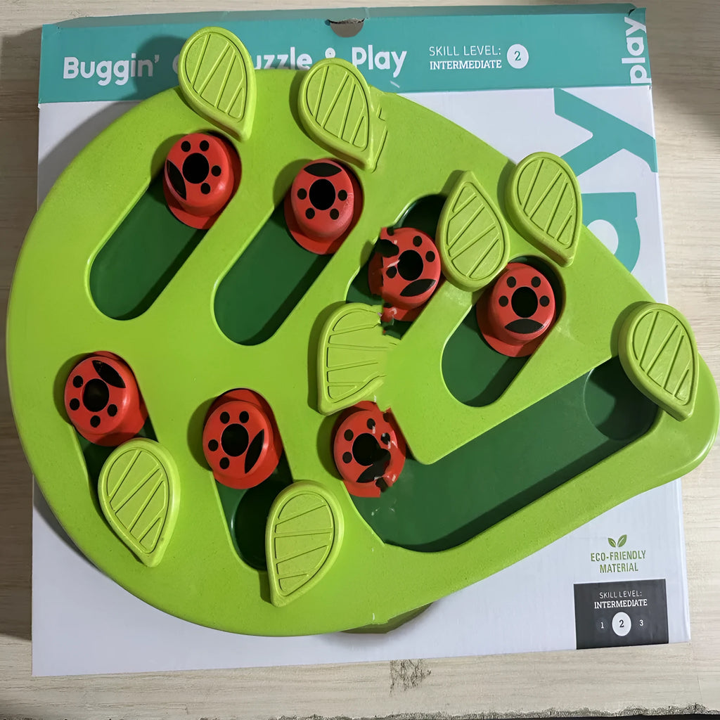 Green Christmas pet bowl with slow-feeding design, made of PP plastic, for cats and dogs