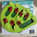 Green Christmas pet bowl with slow-feeding design, made of PP plastic, for cats and dogs