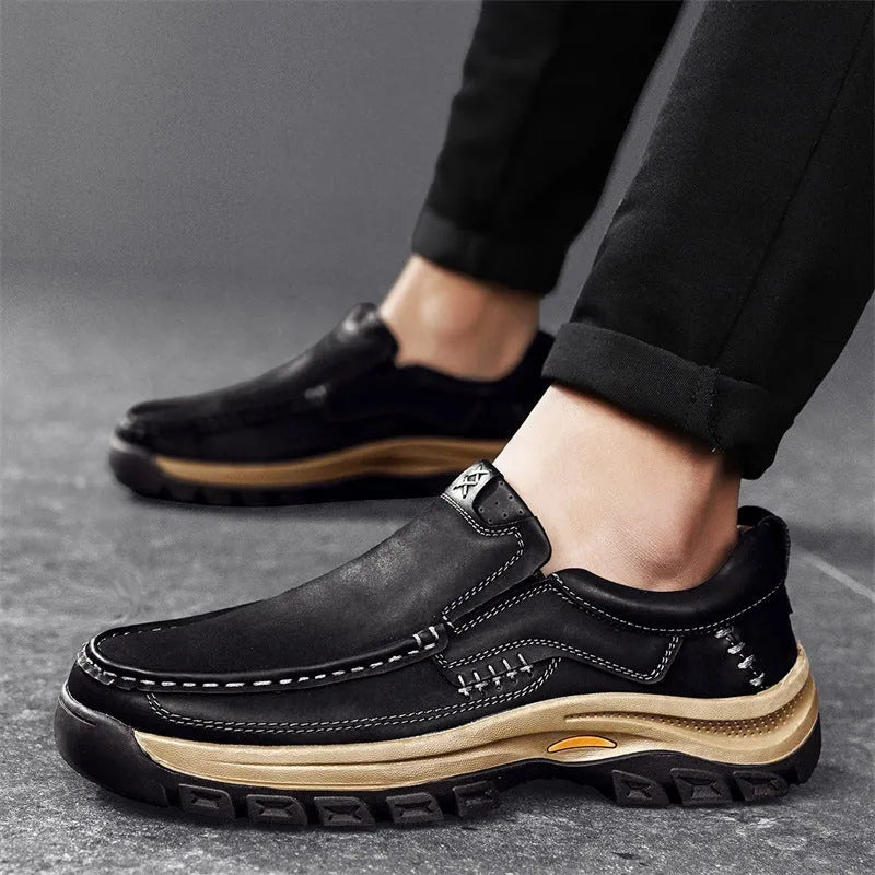 Men's black leather mountaineering shoes with thick rubber soles and round toe