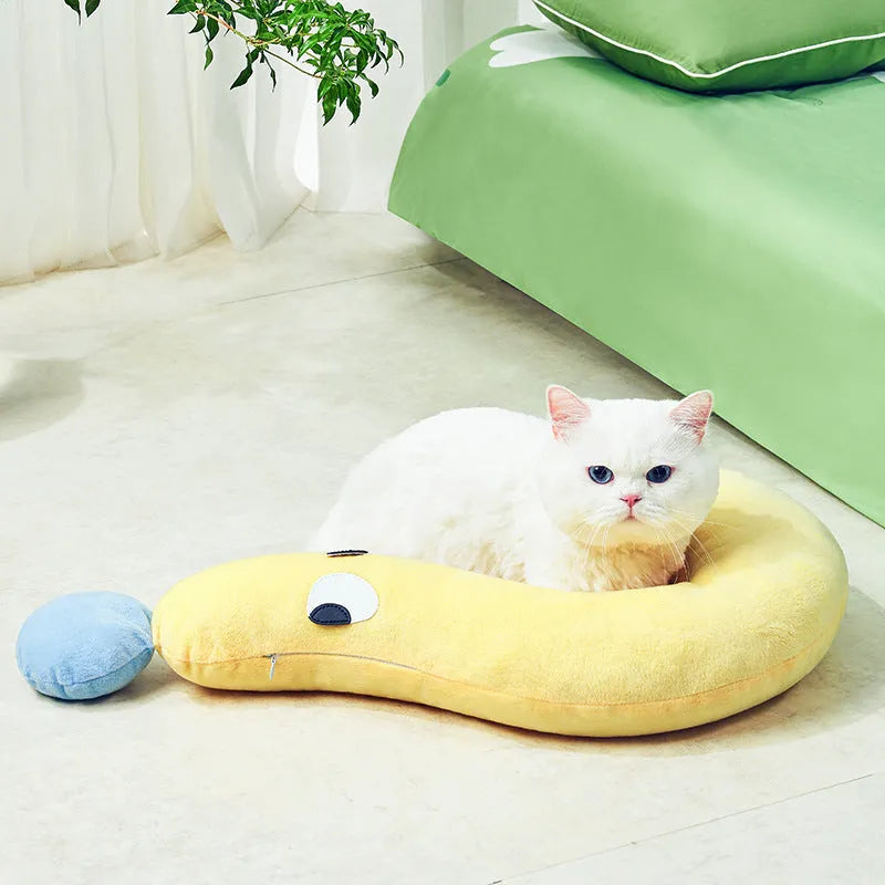 Blue and yellow rectangular pet sleeping pillow for cats and dogs, measuring 62 by 39 centimetres.