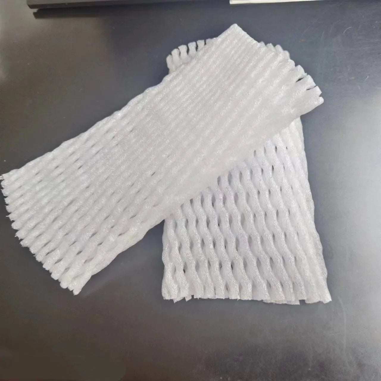 White foam net protective cover for fruit packing with hybrid shockproof design