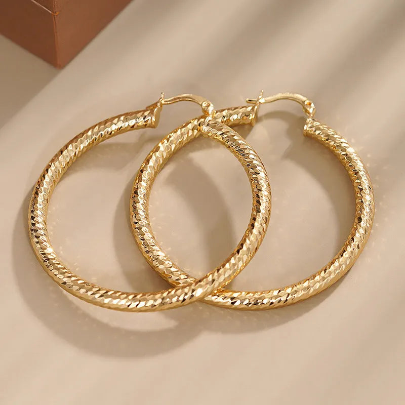 Geometric drop-shaped women's ear clip with ring design in electroplated copper.
