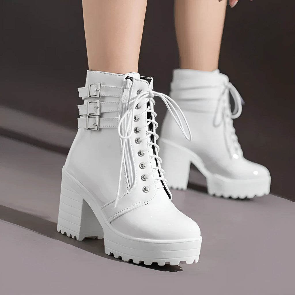 Women's black thick-heeled short boots with front lace-up and round toe.