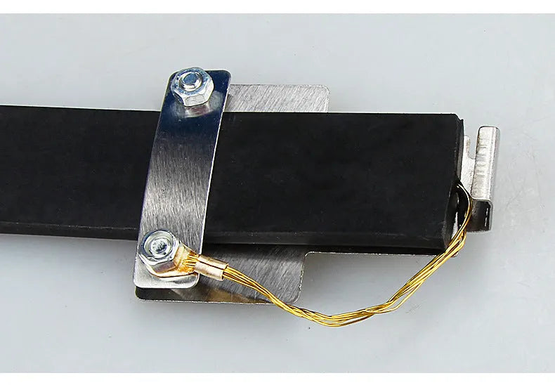 Black rubber car electrostatic grounding chain with copper wire, 37cm long, for winter static discharge.