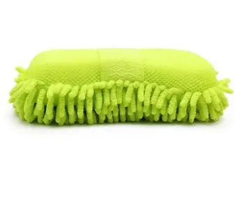 Silvery green car wash sponge measuring 14cm by 25cm with chenille and microfiber construction