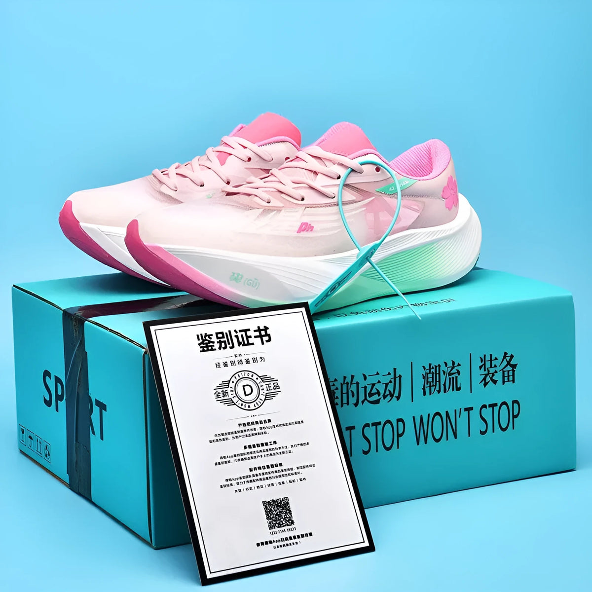 Low-top carbon plate racing sneakers in multiple colours with front lace-up and natural rubber sole.