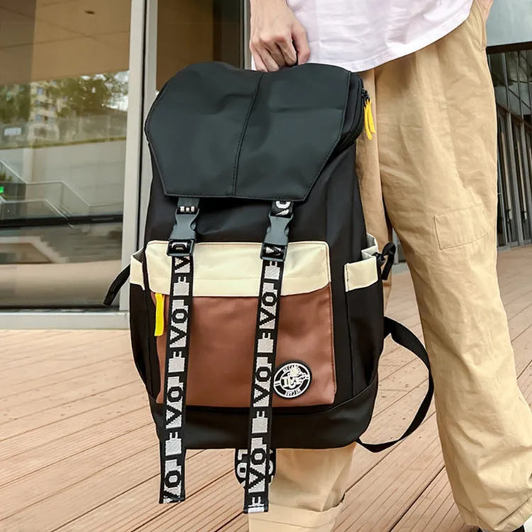 Oxford cloth backpack in black, green or red with 32cm width and 46cm height dimensions