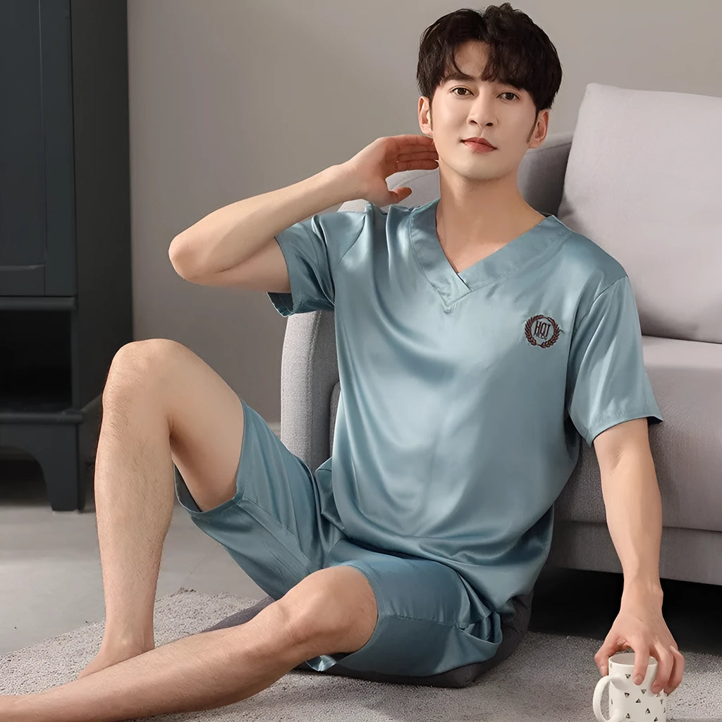 Men's ice silk pyjama set with short sleeves and matching shorts in loose-fitting homewear design
