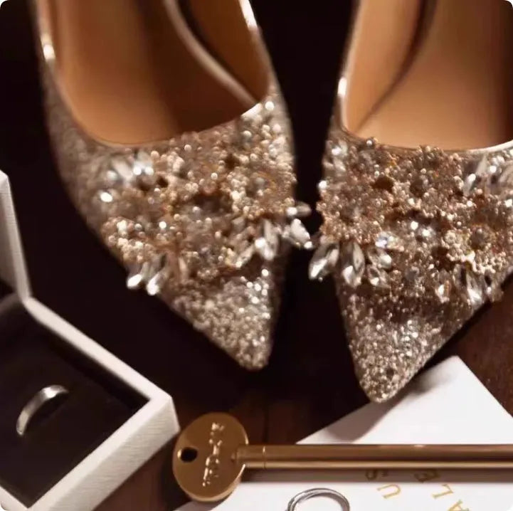 Xiuhe champagne bridal shoes with rhinestone flower pattern, pointed toe, and fine heel.