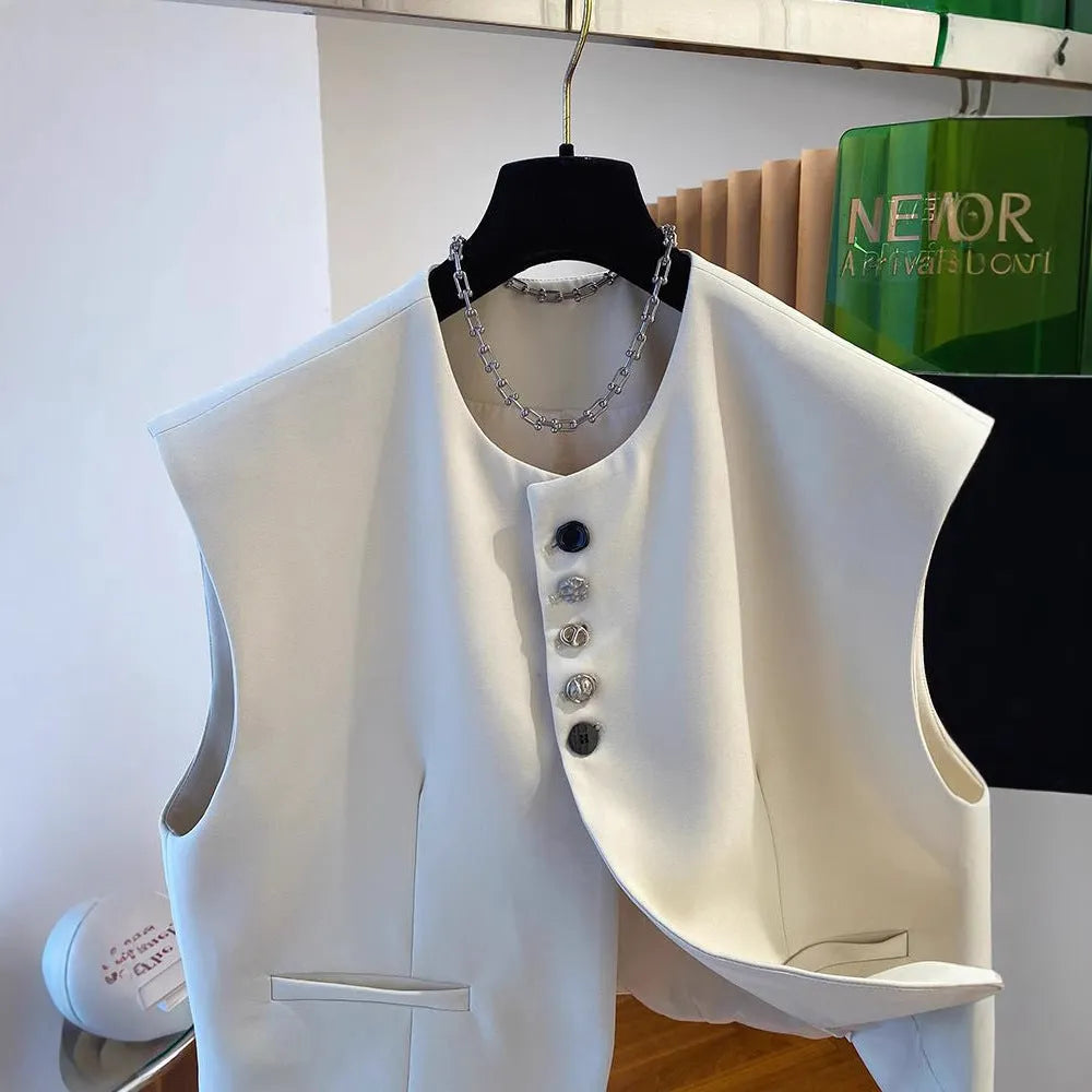Loose-fitting solid colour polyester waistcoat with pockets available in beige and black sizes S to XXXL