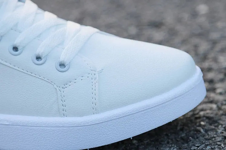 Men's casual shoes in artificial PU, shown in white black and white blue colourways, sizes 39 to 44