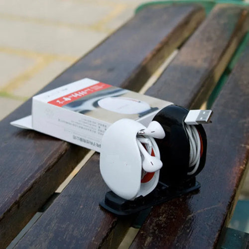 Automatic earphone cable winder in multiple colours with push-type retraction mechanism.