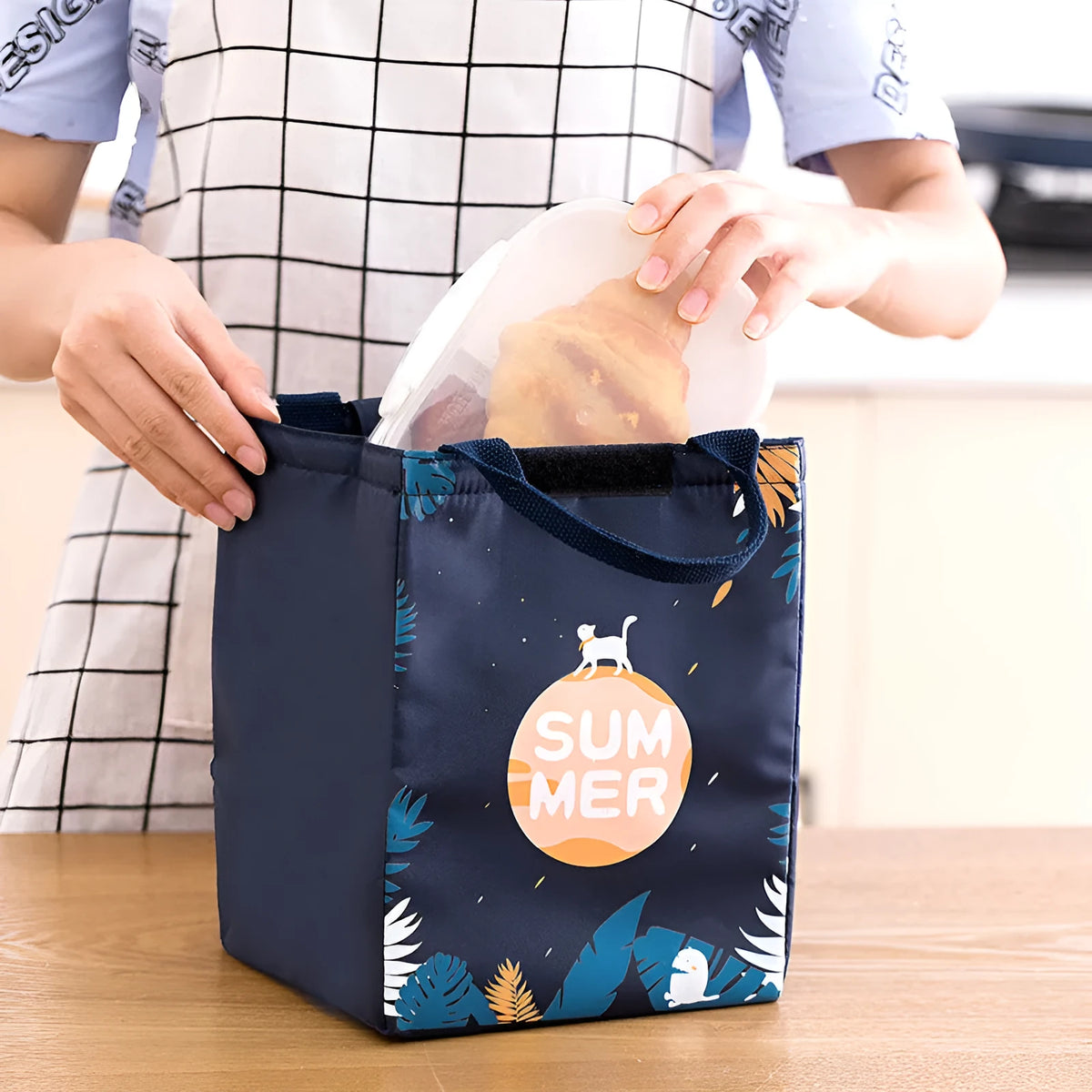 Insulated lunch bag and matching lunch box set in Oxford cloth with a carry handle.