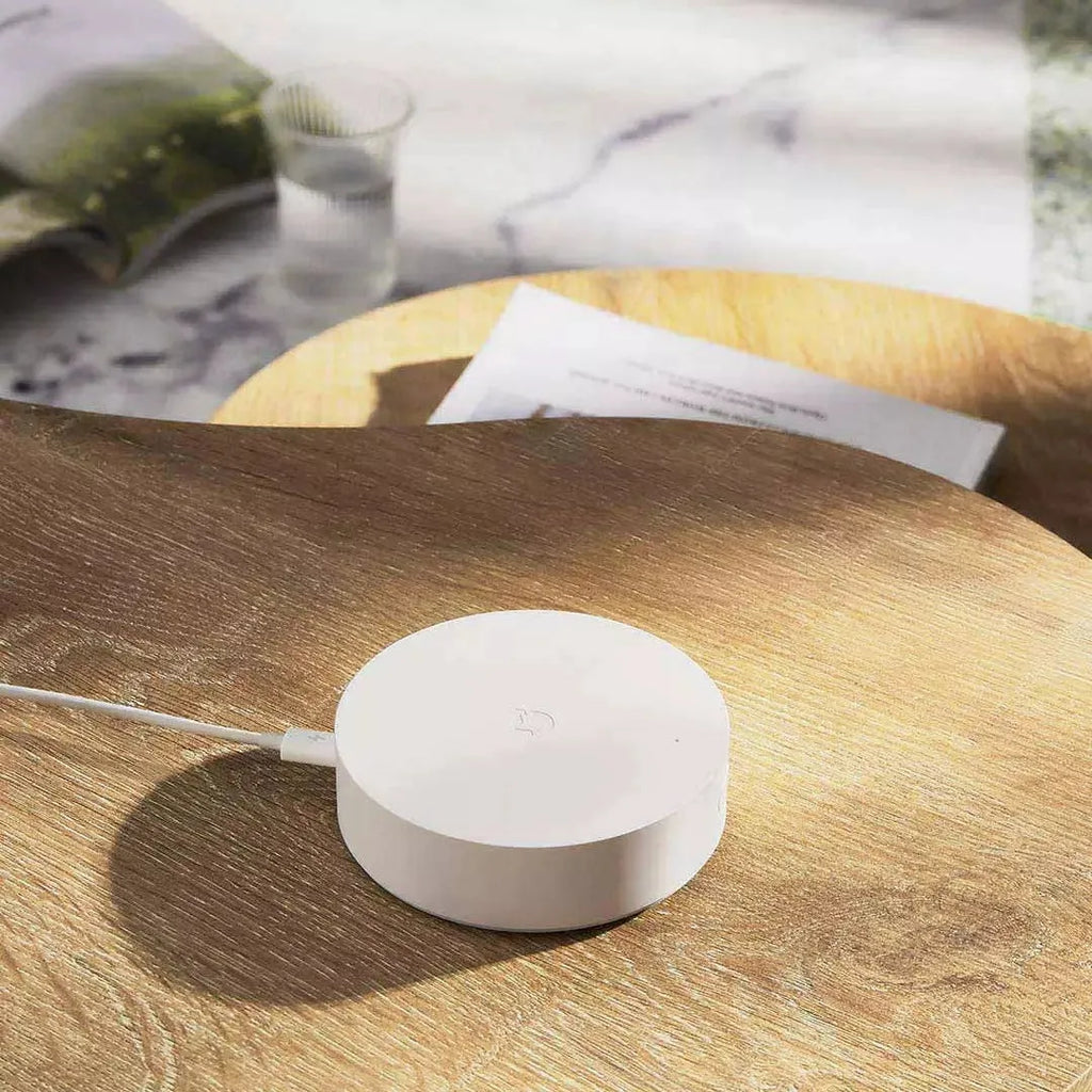 Xiaomijia white circular smart home gateway with UK plug for wireless wall control