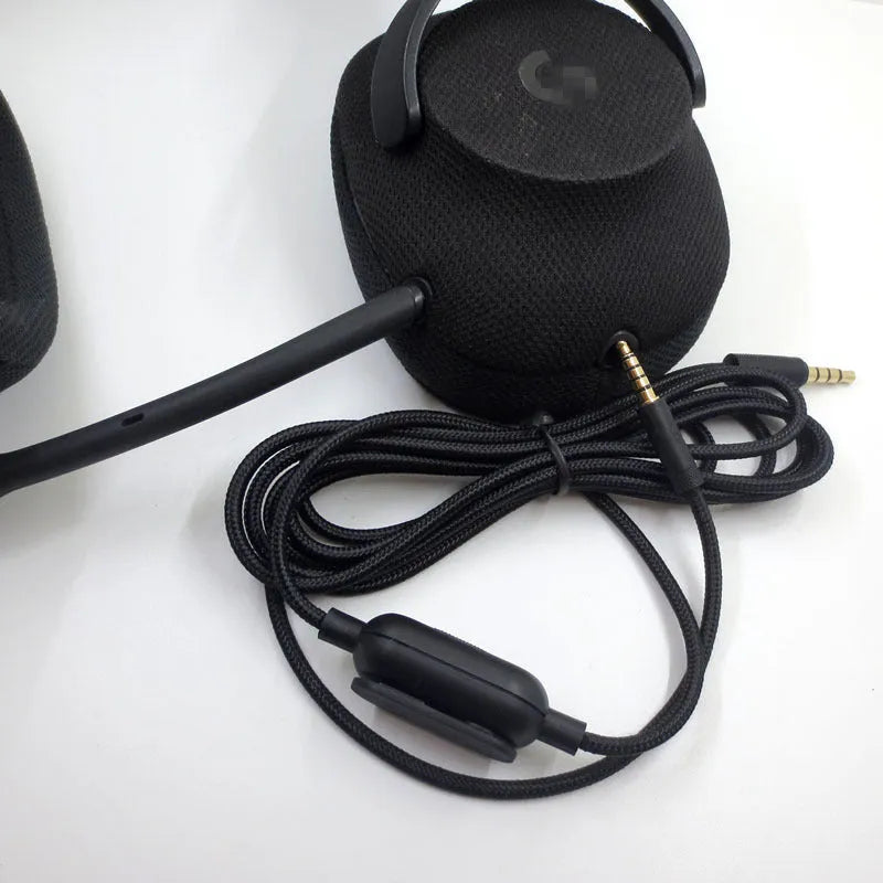 Black universal audio cable for gaming headsets with bare copper and oxygen-free copper wire.