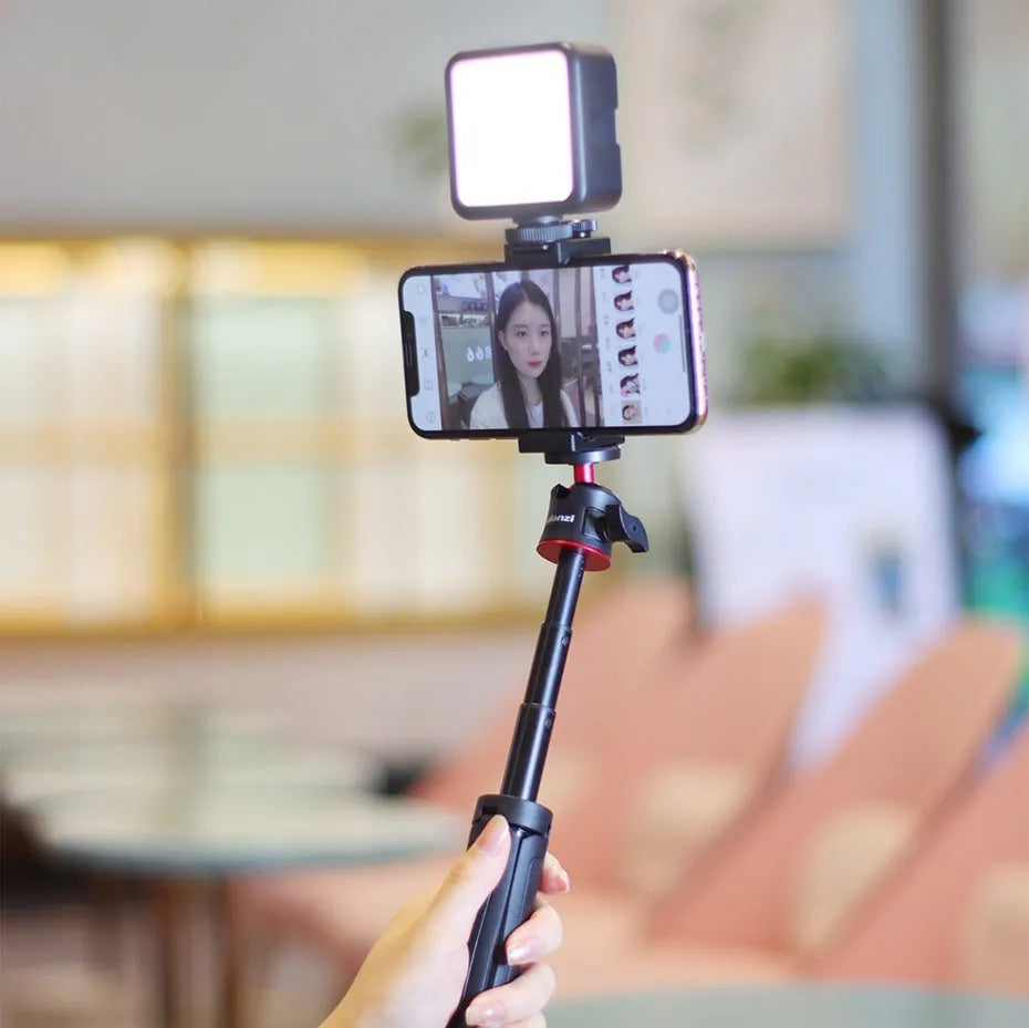 Model Combo 8 mobile phone vlog bracket set with integrated fill light and adjustable stand