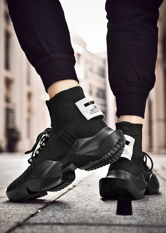 Men's casual sports shoes with mesh lining available in sizes 39 to 47