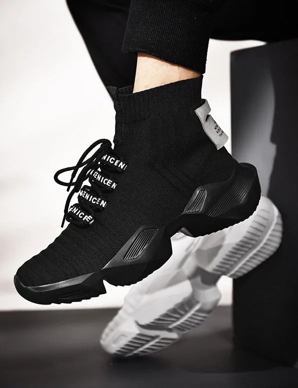 Men's casual sports shoes with mesh lining available in sizes 39 to 47
