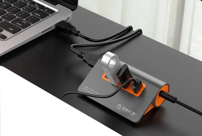 Dark grey and orange aluminium USB 3.1 hub with four ports and detachable cable