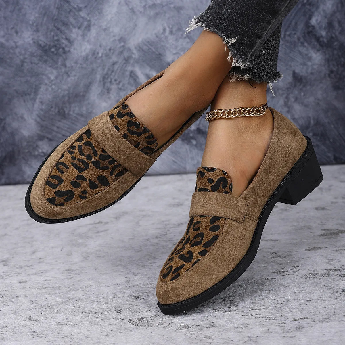 Women's leopard print suede slip-on shoes with chunky mid-heel in brown colour
