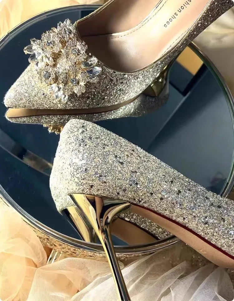 Xiuhe champagne bridal shoes with rhinestone flower pattern, pointed toe, and fine heel.