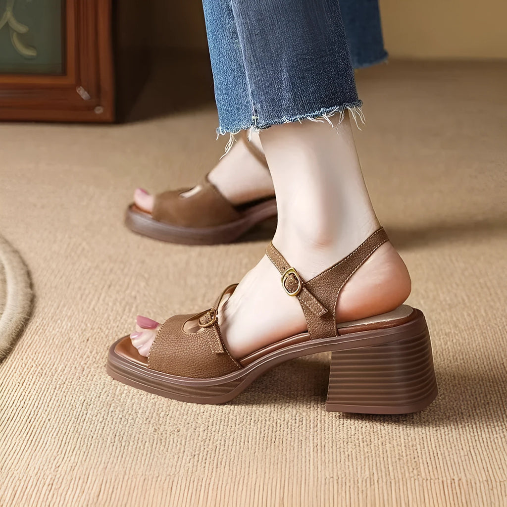 Women's retro platform sandals with open square toe and pointed bracket in beige and brown colours