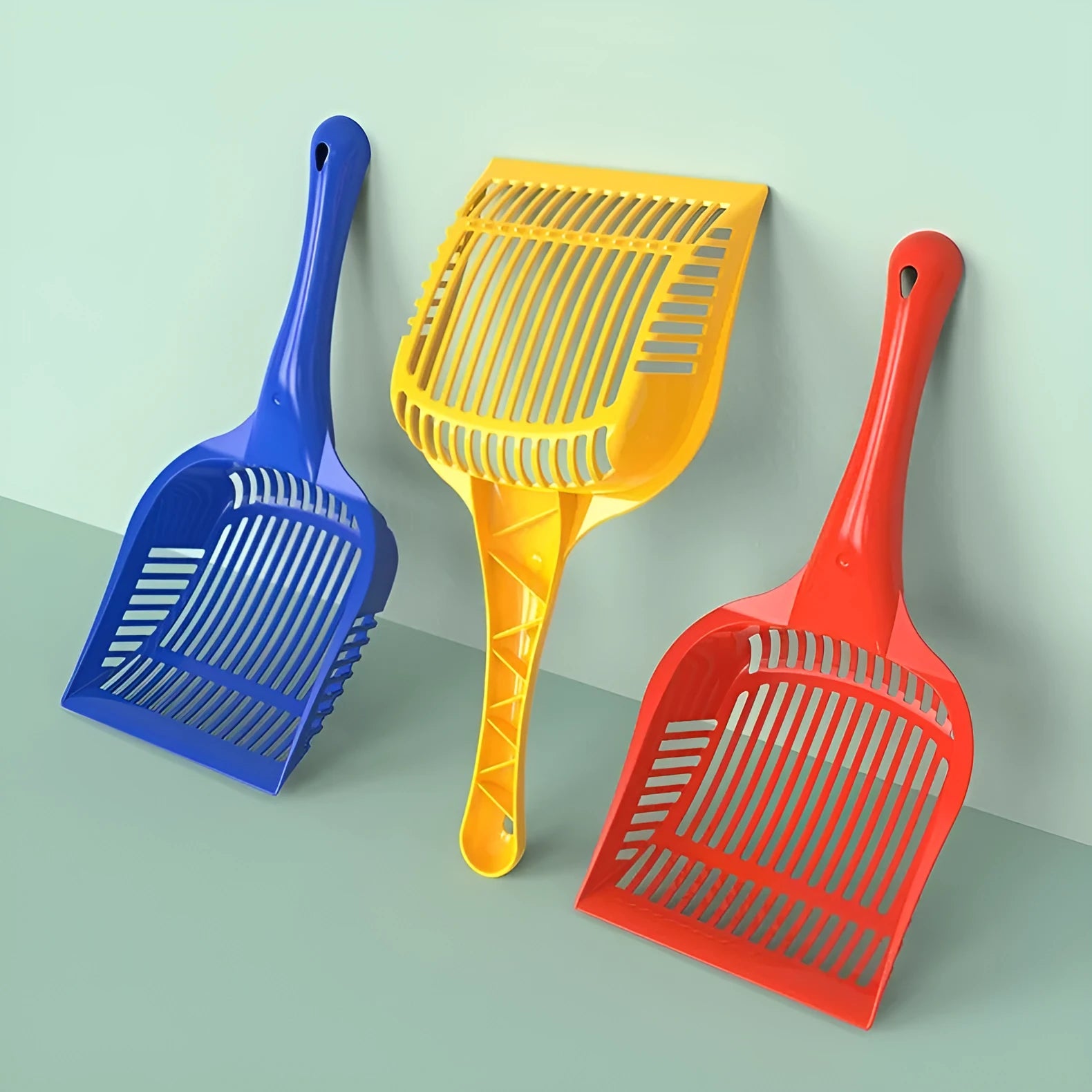 PP plastic cat litter scoop in red, yellow, or blue colours in small or medium sizes