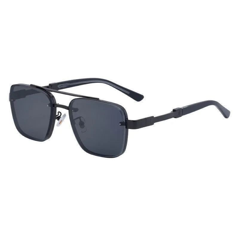 Men's vintage sunglasses with UV protection and a lightweight PC frame in a gold and grey colour option.