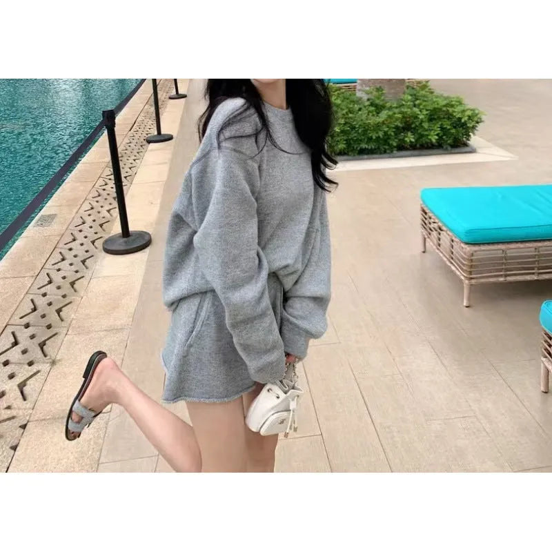 Women's loose-fitting knitted sweater and wide-leg shorts two-piece set in oatmeal colour