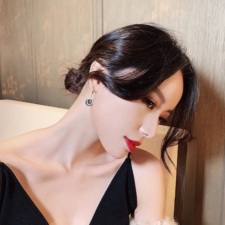 Black geometric drop earrings with round piece design, 3.6cm length, retro Hong Kong style
