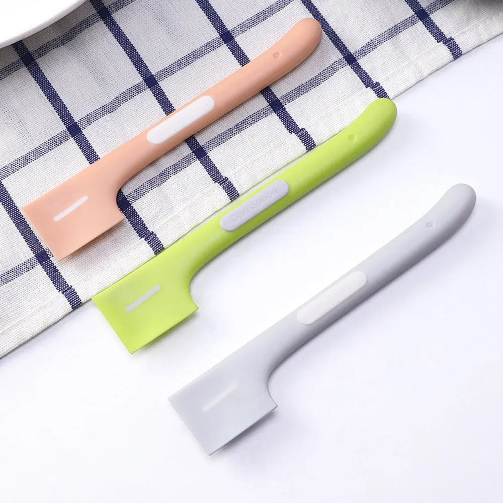 Green pet feeding spoon with long handle for canned cat and dog food