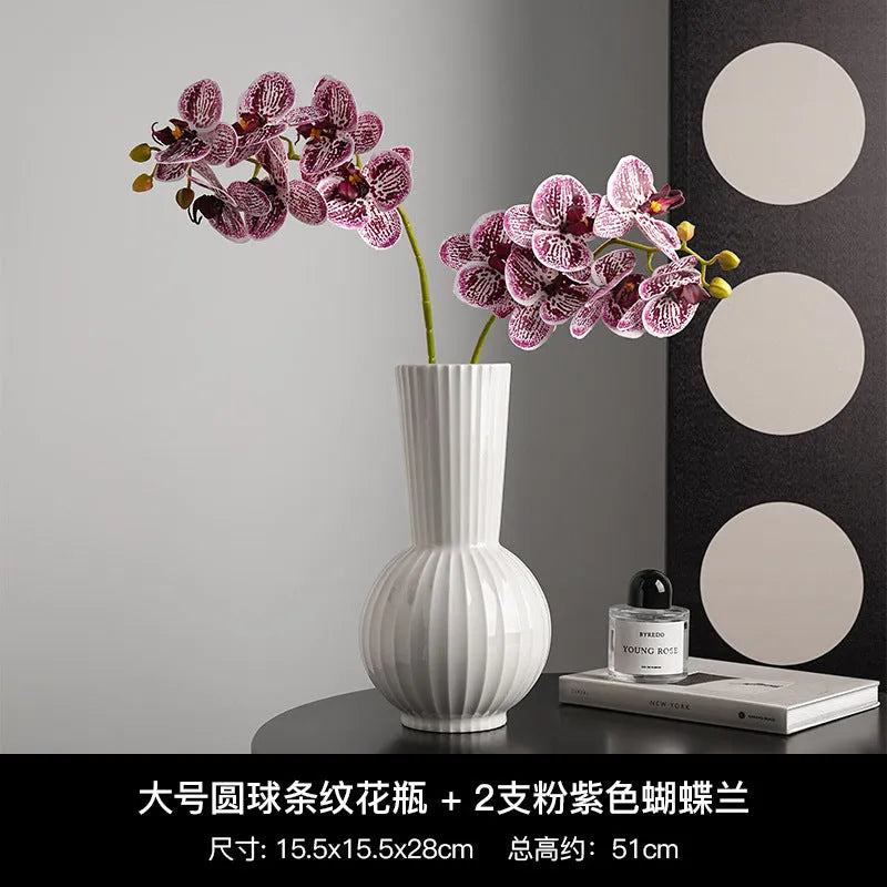 White striped ceramic ball vase with American country design for table decoration
