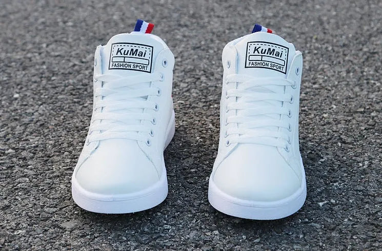 Men's casual shoes in artificial PU, shown in white black and white blue colourways, sizes 39 to 44