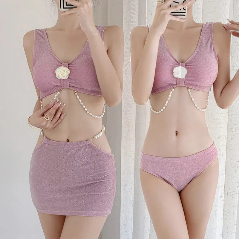 Three-piece bikini swimsuit set in black or pink colour with brief style and backless design