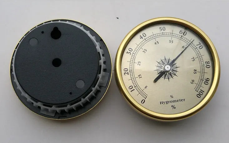 Aluminium analogue thermometer and hygrometer with circular dial for temperature and humidity