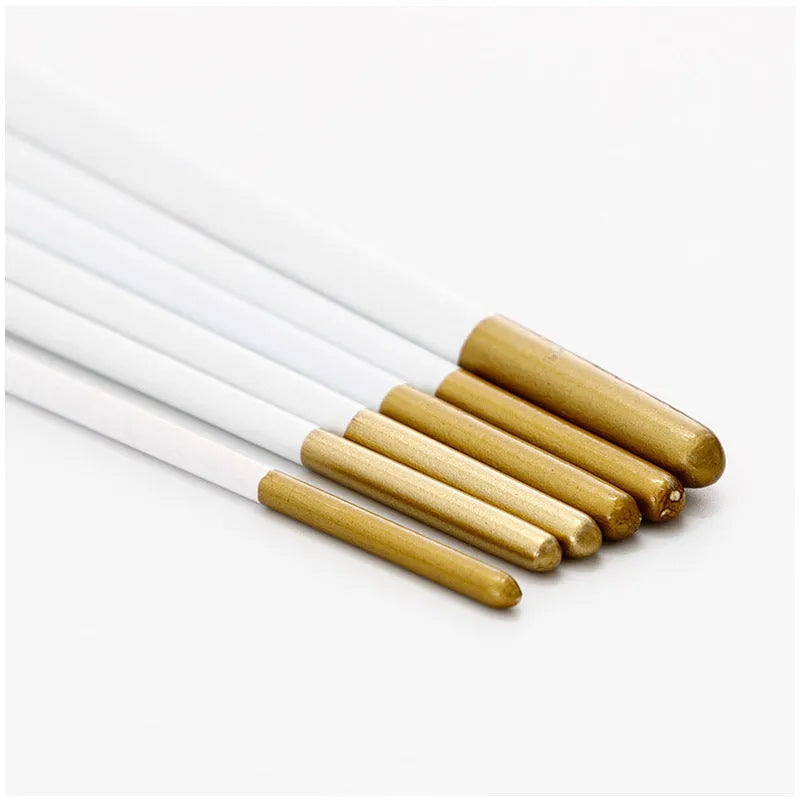 Set of six wood-handled acrylic watercolour brushes with aluminium ferrules in sizes 5/0, #2, #1/4, #6, #8, #3/4.