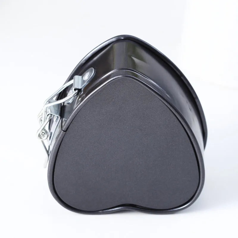 Heart-shaped non-stick carbon steel cake tin for DIY baking and occasion cakes