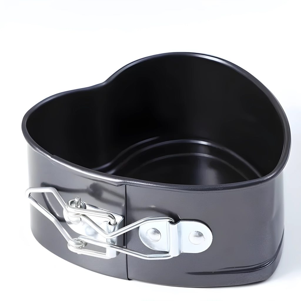 Heart-shaped non-stick carbon steel cake tin for DIY baking and occasion cakes