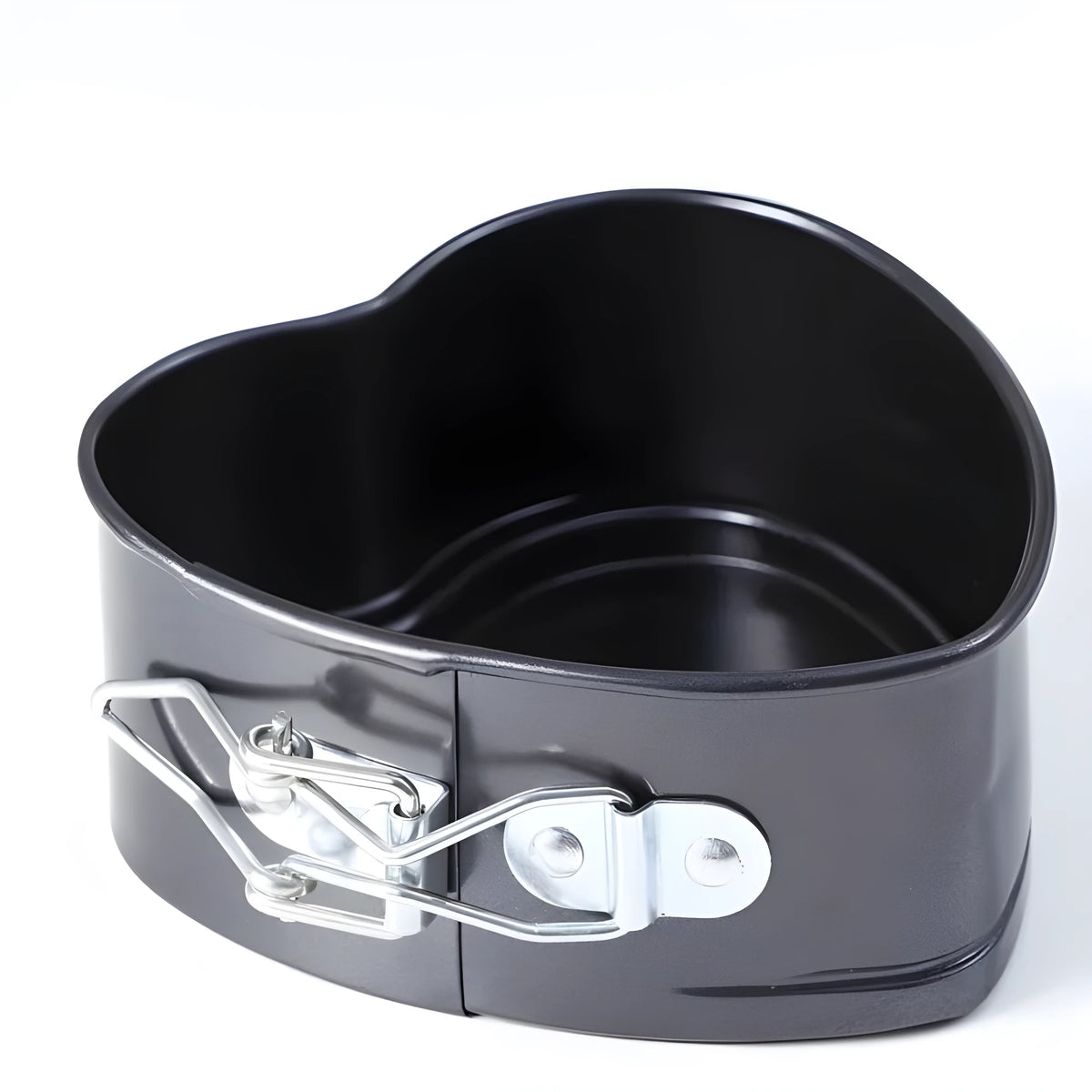 Heart-shaped non-stick carbon steel cake tin for DIY baking and occasion cakes