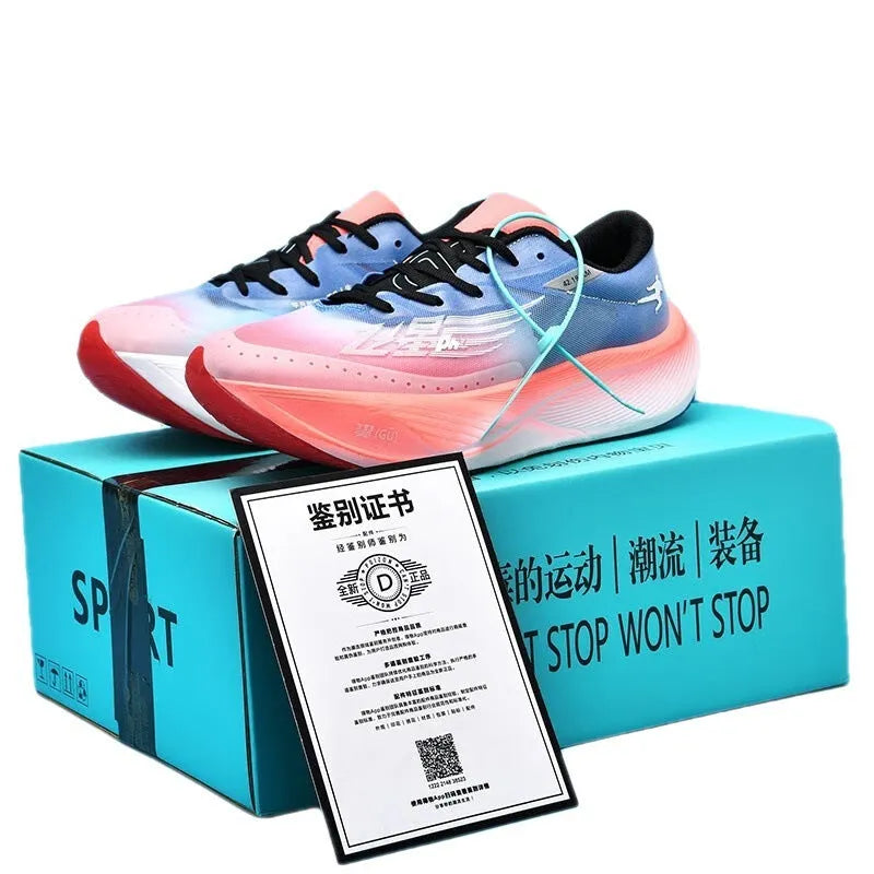 Low-top carbon plate racing sneakers in multiple colours with front lace-up and natural rubber sole.