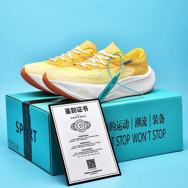 Low-top carbon plate racing sneakers in multiple colours with front lace-up and natural rubber sole.