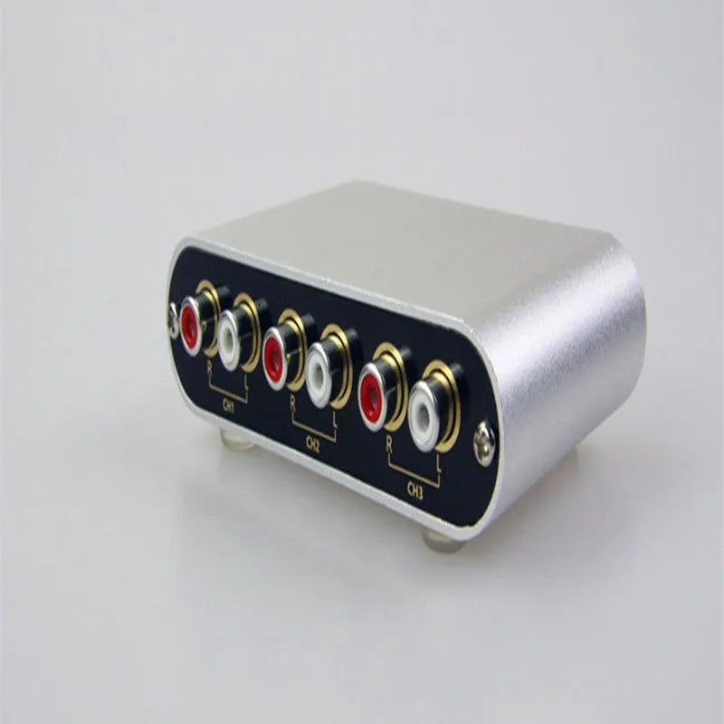 Silver aluminium audio source switch with remote control for multi-source system management