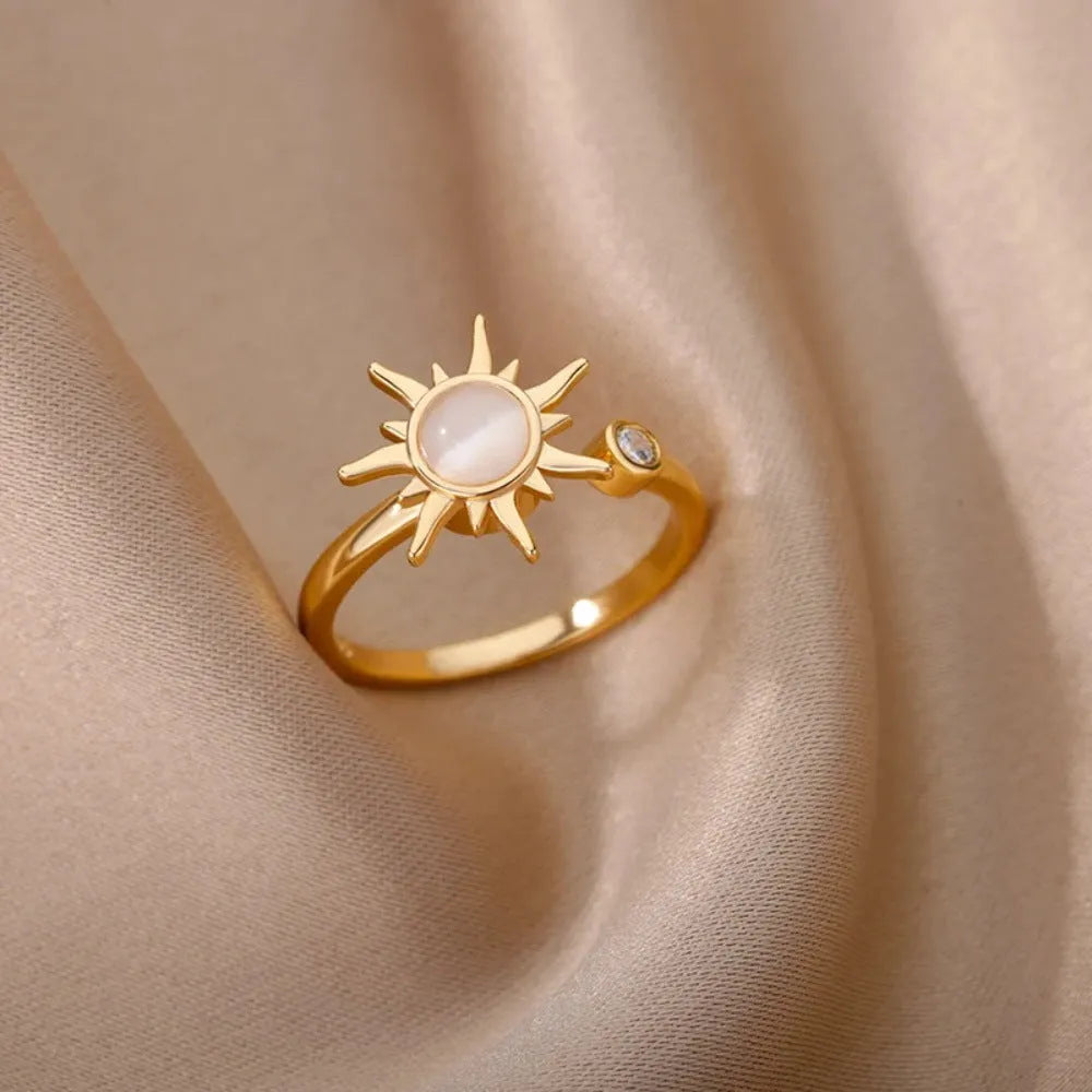 Adjustable copper decompression ring with rotatable geometric design in gold colour