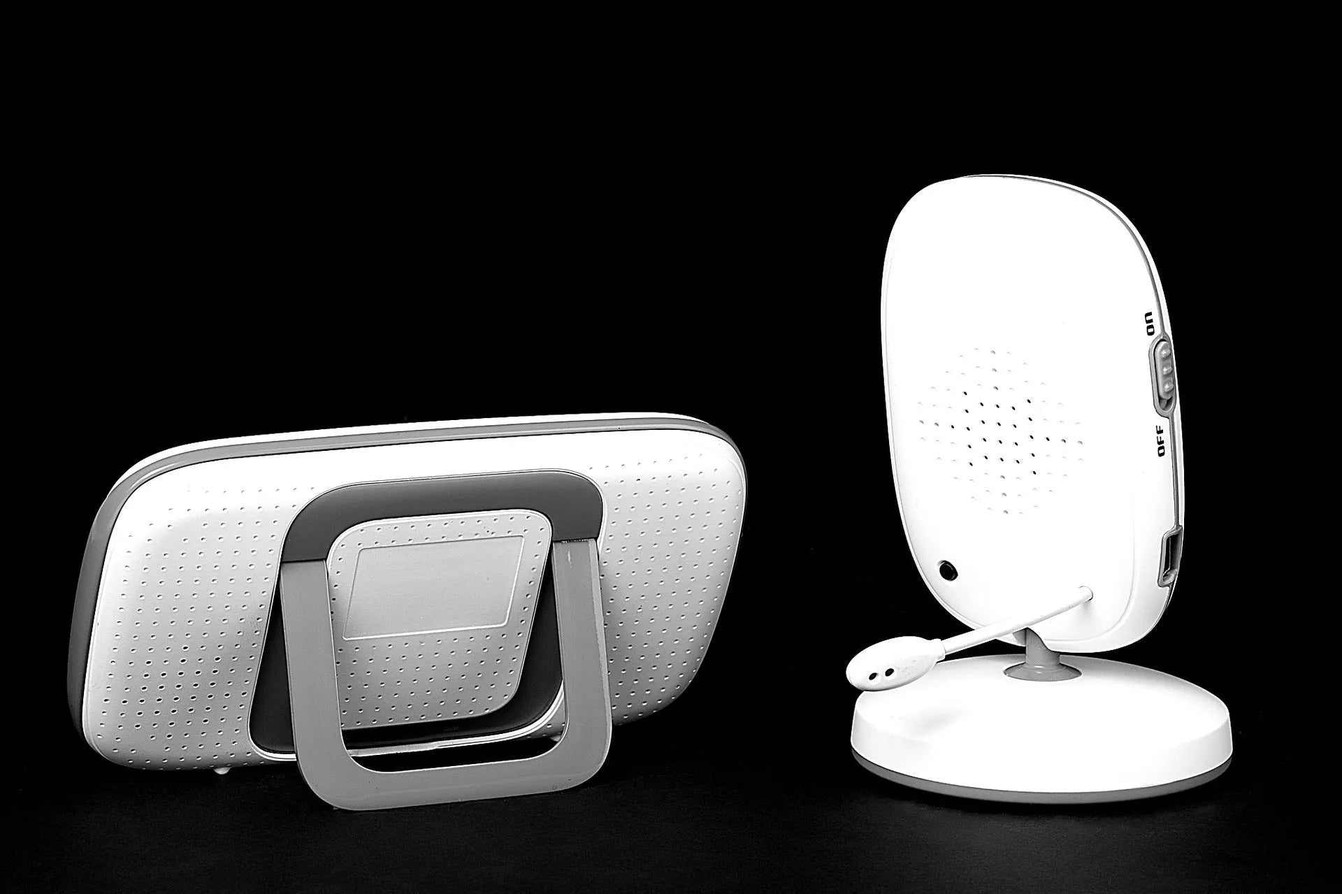 VB603 digital baby monitor with parent unit showing 3.2-inch screen and separate camera with infrared LEDs.