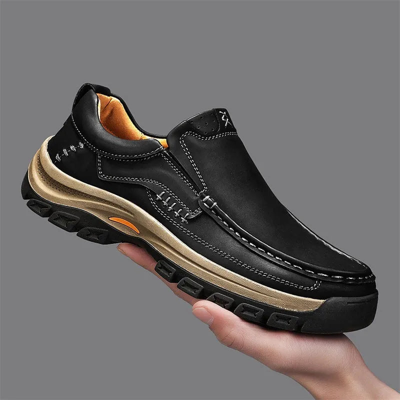 Men's black leather mountaineering shoes with thick rubber soles and round toe