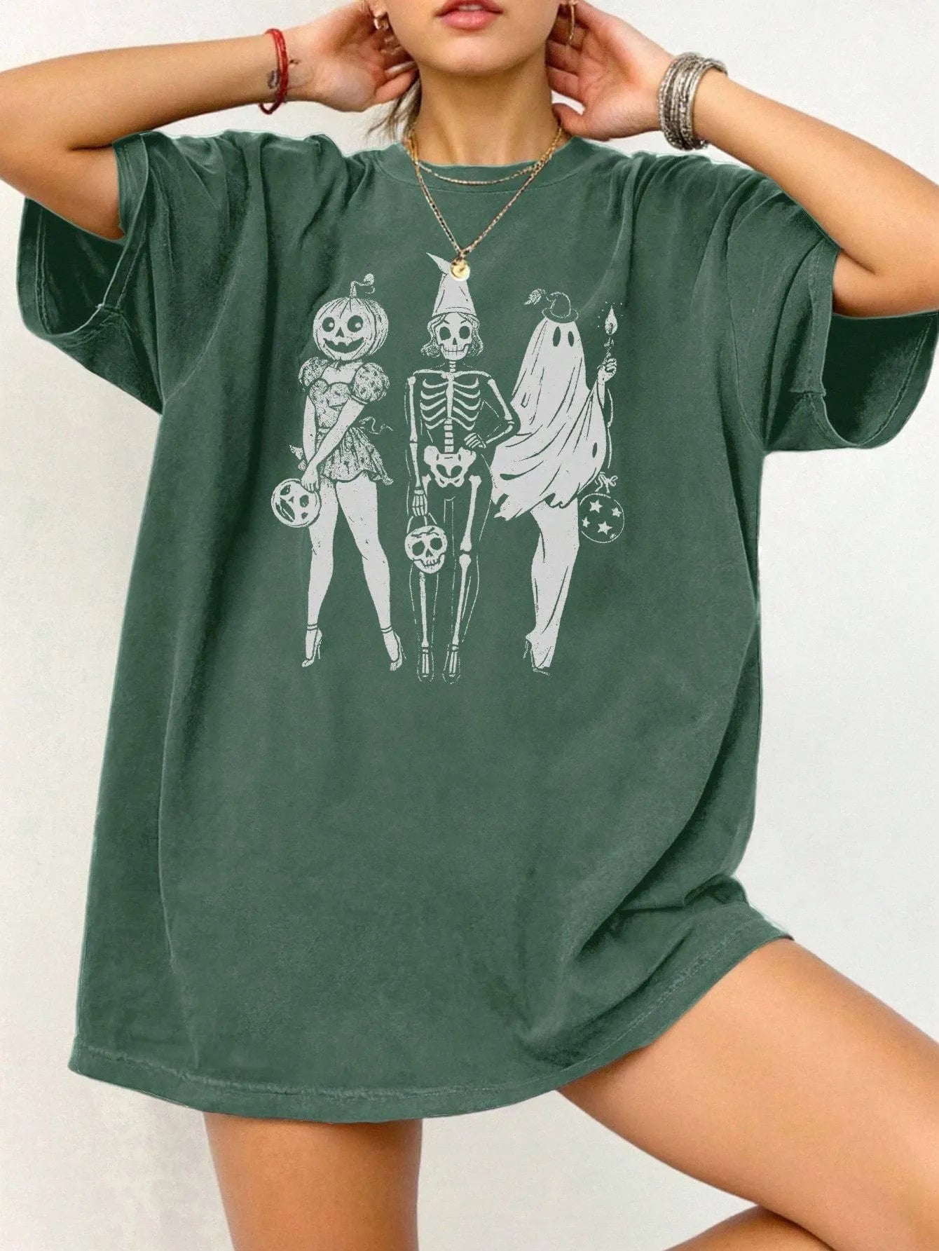 Loose fit cotton T-shirt with round neck and short sleeves in various colours